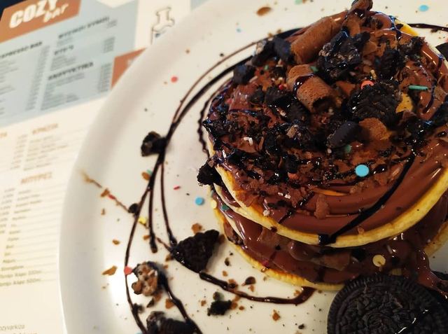 Kinder Bueno pancakes at Cozy